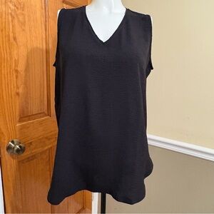 Wynne Layers Elegant Black V-Neck Sleeveless Top